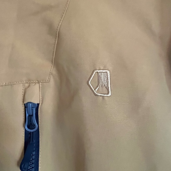 Liquid Ski/ Snowboard/ Snow Jacket, Insulated, Detachable Hood, Size Large - Picture 8 of 9